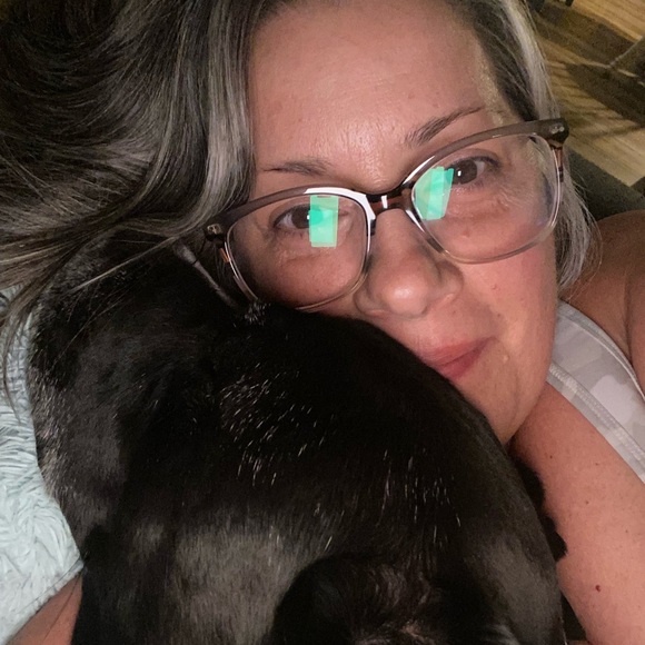 Hi 👋 I’m Tanja! I love Reselling great finds to add to your closet and home 😊 - Picture 3 of 16